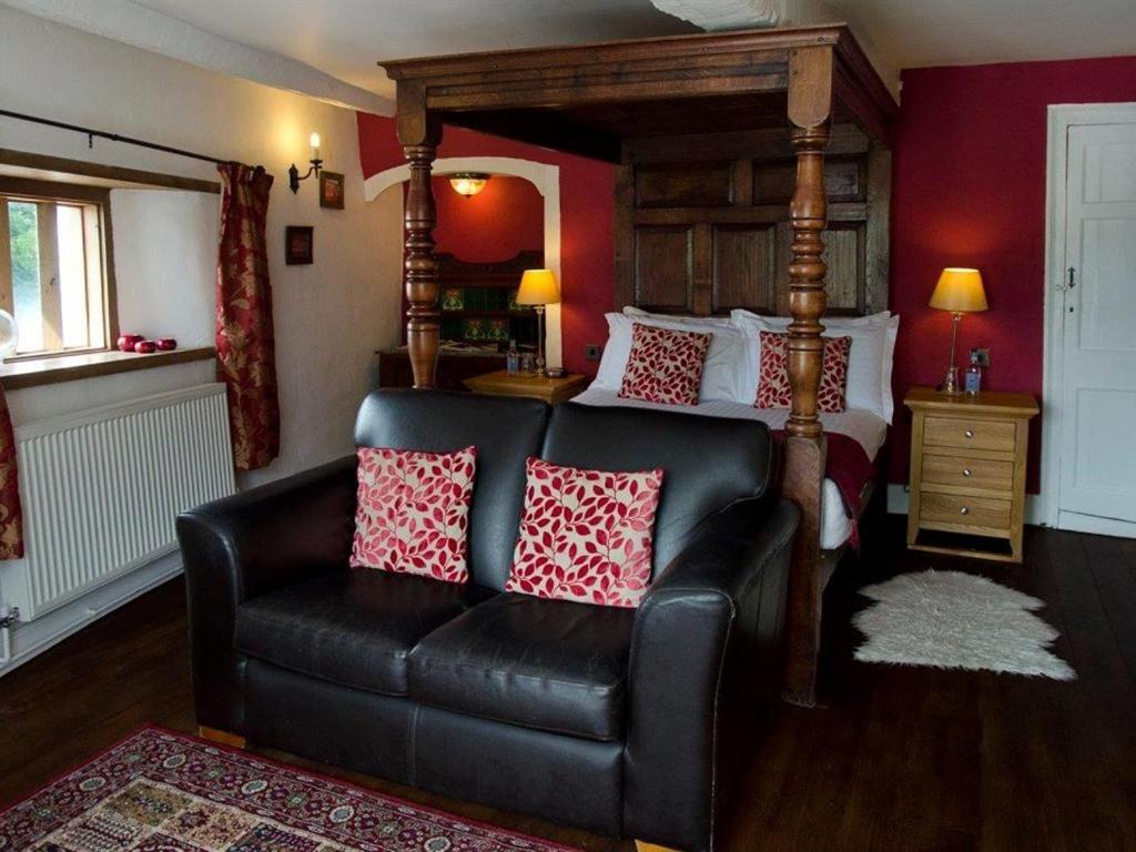 Kings Arms Hotel Abergavenny Exterior photo