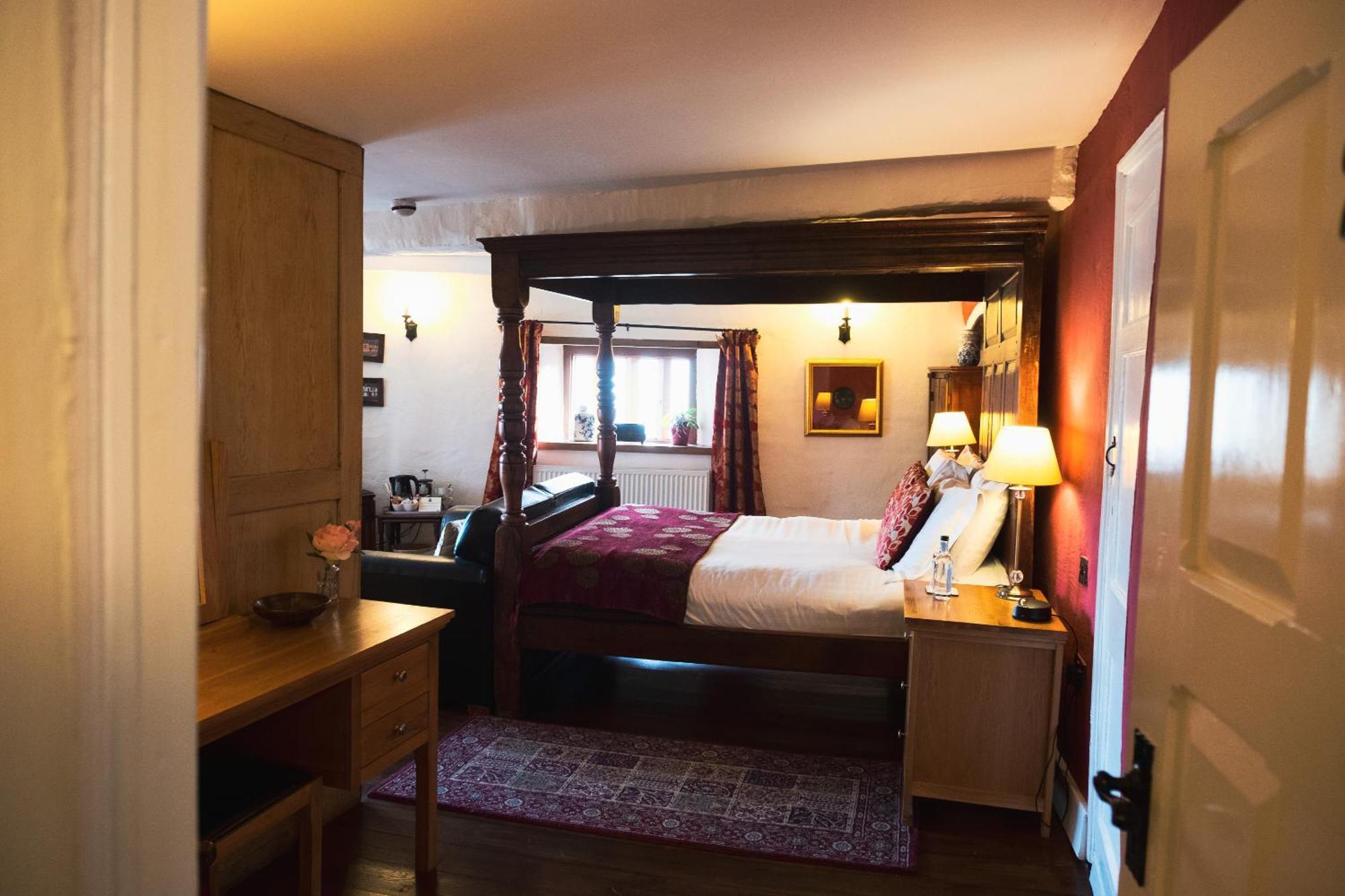 Kings Arms Hotel Abergavenny Exterior photo