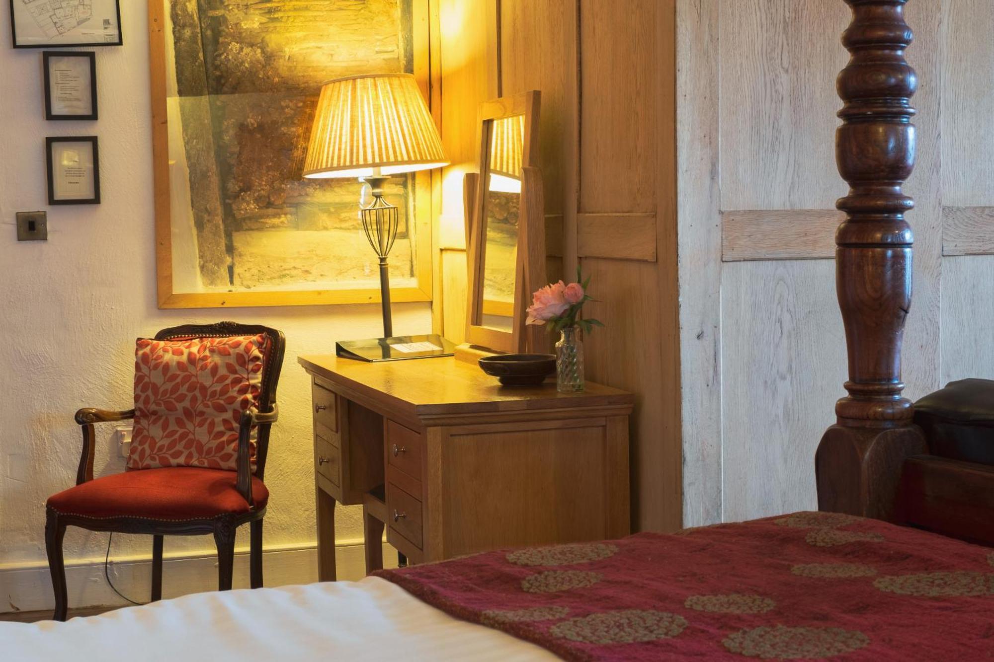 Kings Arms Hotel Abergavenny Room photo