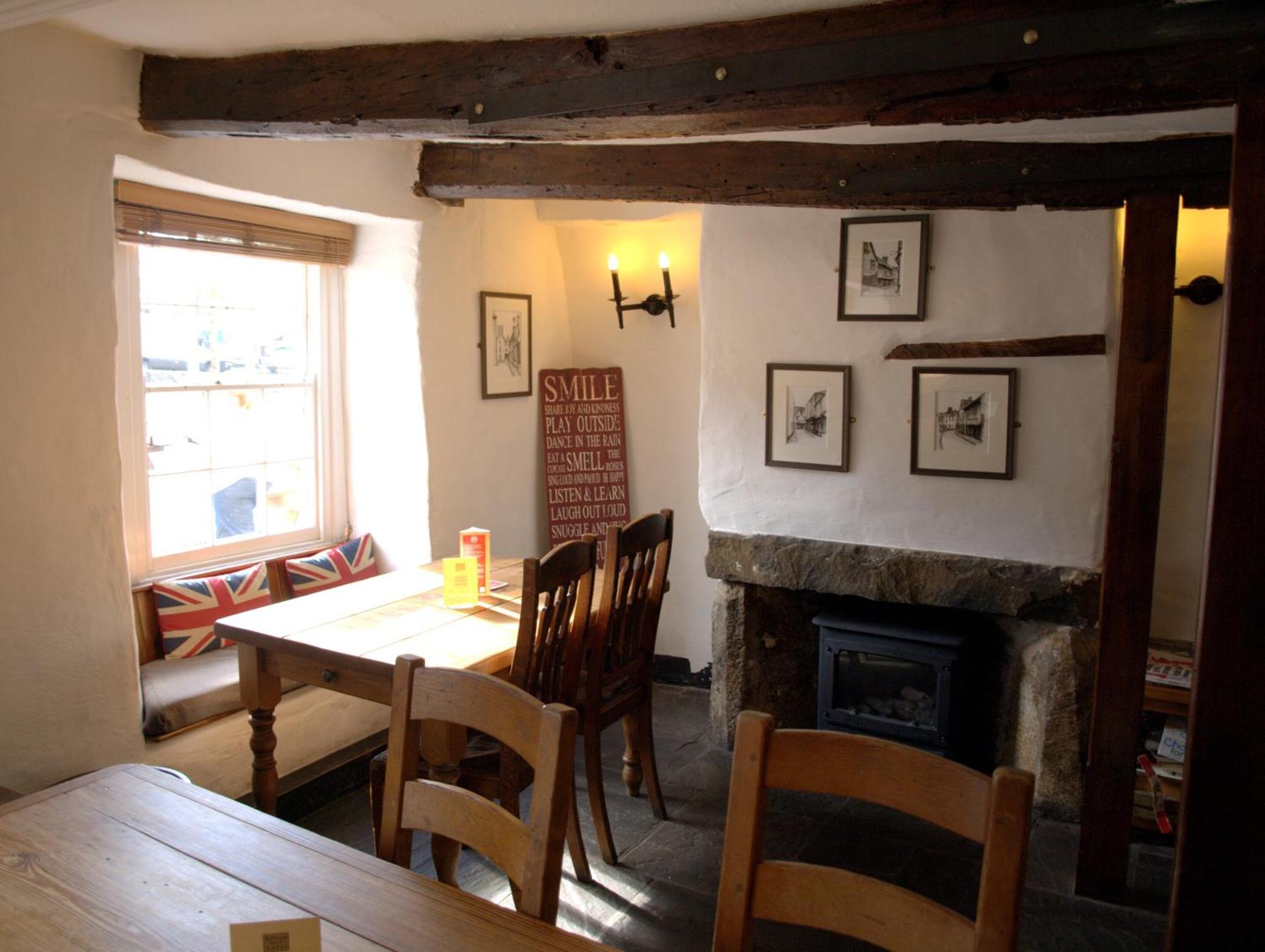 Kings Arms Hotel Abergavenny Exterior photo